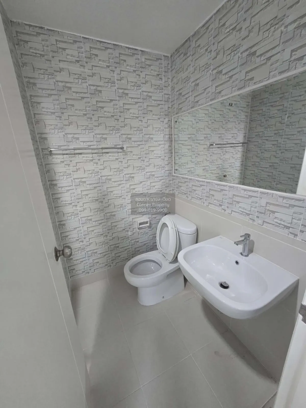 Two-story townhome for sale in Indy Srinakarin Village, Soi Phatt 4