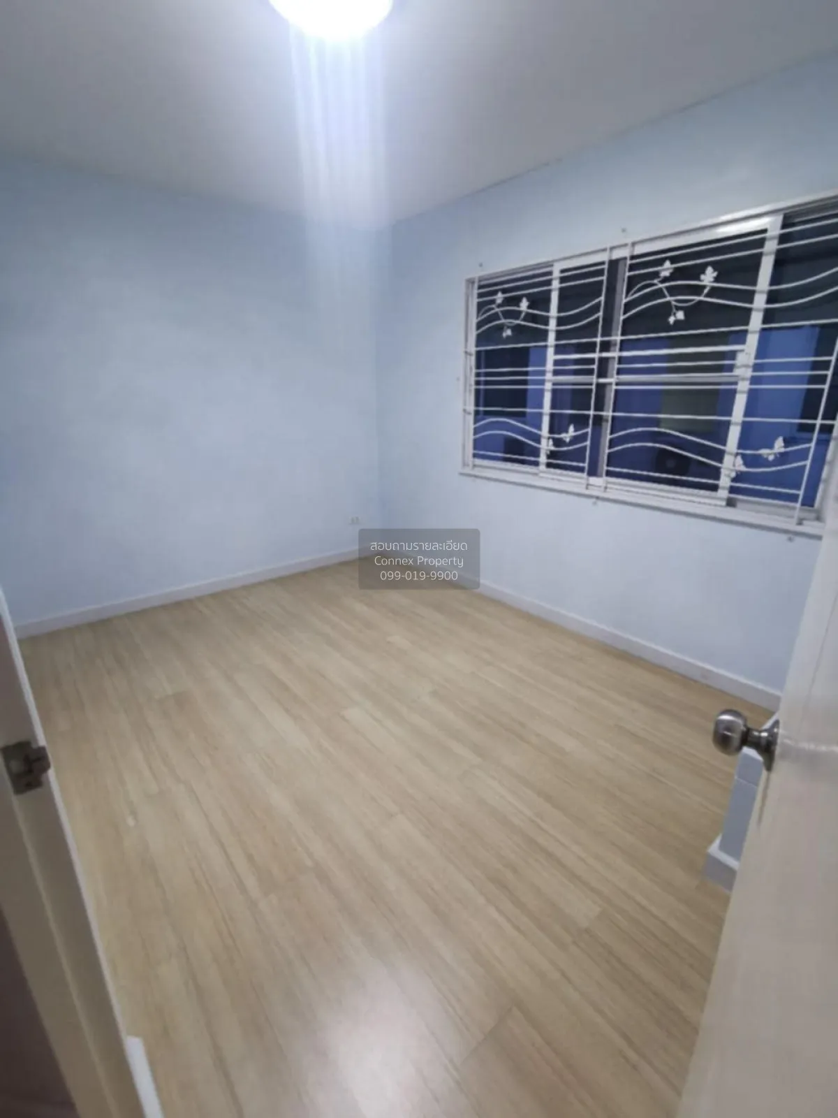 Two-story townhome for sale in Indy Srinakarin Village, Soi Phatt