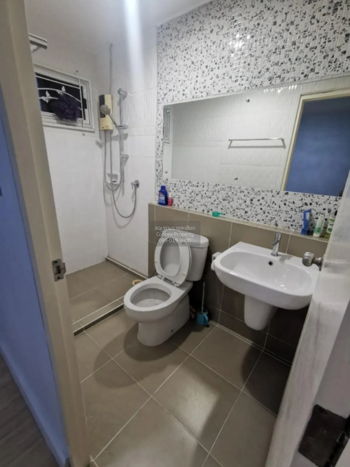 Two-story townhome for sale in Indy Srinakarin Village, Soi Phatt