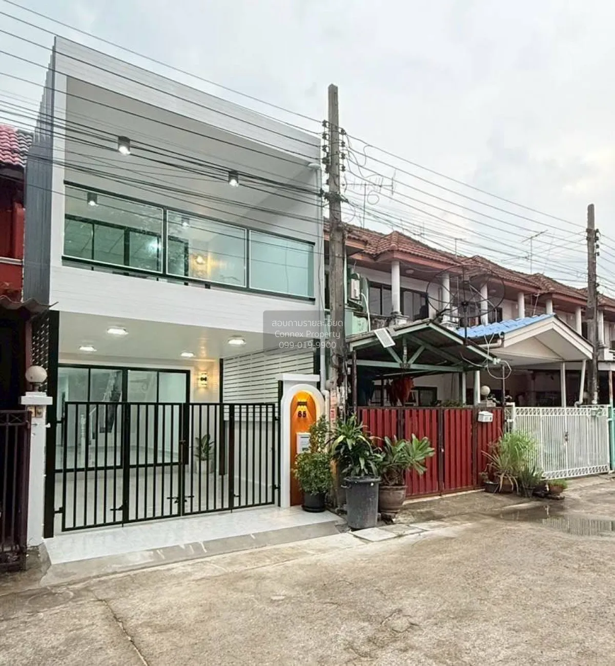 For Sale Townhouse/Townhome  , Baan Duriyanon , newly renovated , 2