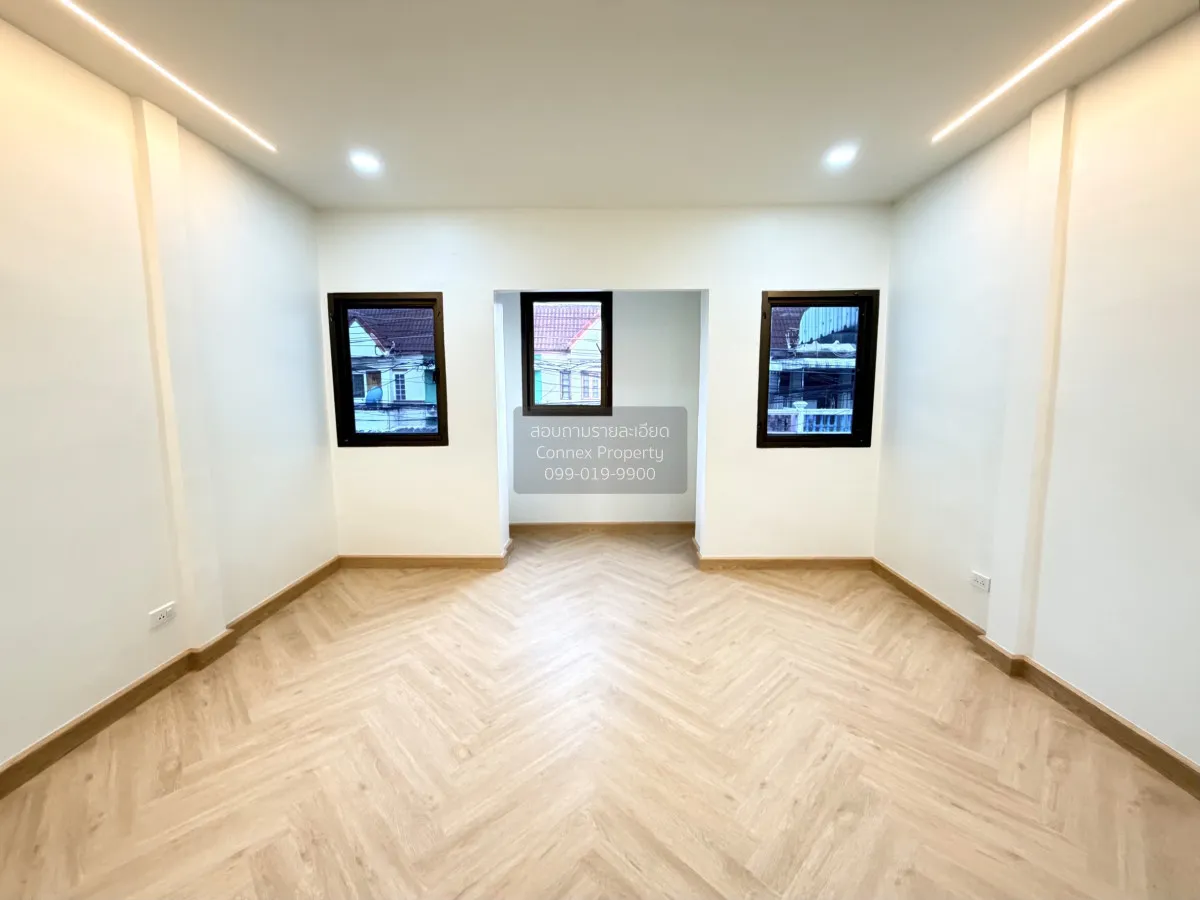 For Sale Townhome Soi Ladprao 87 yeak 8 , Khlong Chao Khun Sing ,