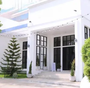 For Sale Land and building for sale in the Bearing area  , wide frontage , Bang Na , Bangkok , CX-153834