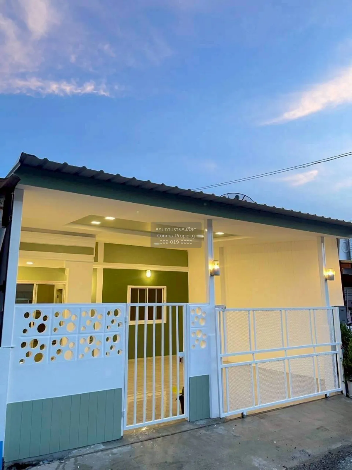 For Sale Townhouse/Townhome  , Moobaan Eklada , newly renovated , 4
