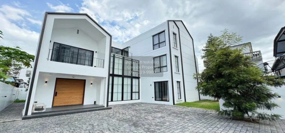 ขายบ้านเดี่ยวดีไซน์พิเศษ ที่ให้ความรู้สึกราวกับหลุดออกมาจากหนังใก 2