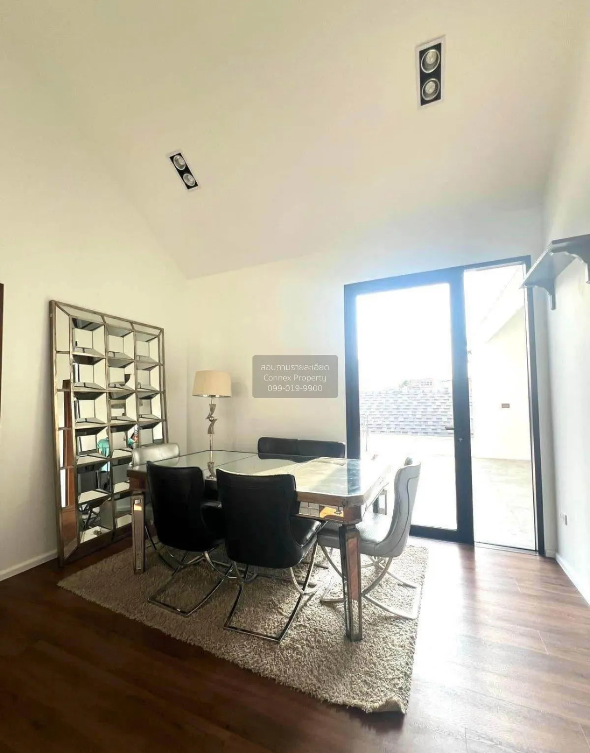 ขายบ้านเดี่ยวดีไซน์พิเศษ ที่ให้ความรู้สึกราวกับหลุดออกมาจากหนังใก