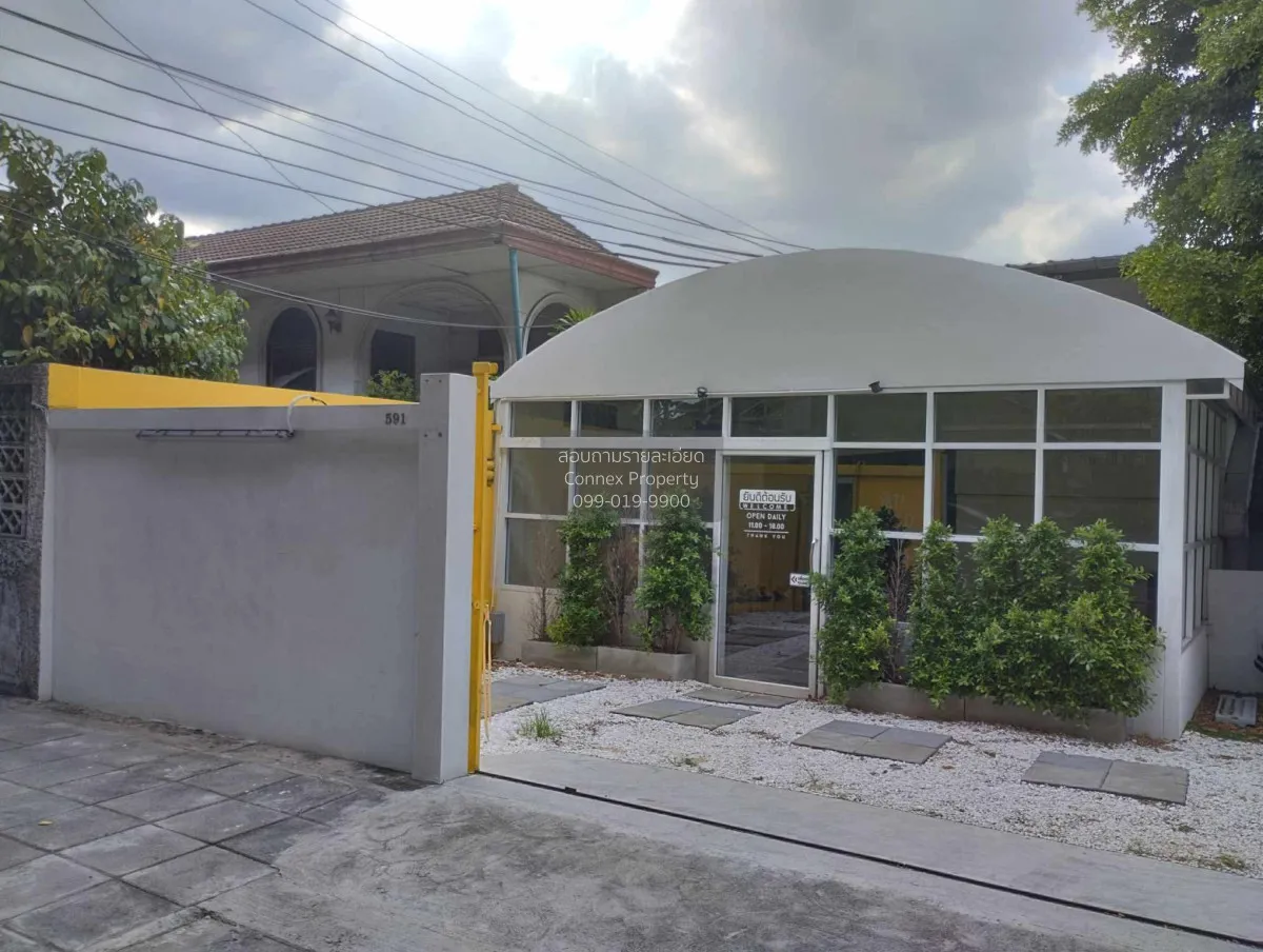 For Rent Commercial Space for Rent near Rama 9 , corner unit , wi 1