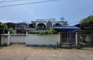 For Sale A 2 - story detached house and a 4 - story apartment building on a 143 square wa plot of land in Bangkok Noi, Bangkok. , Bang Khun Si , Bangkok Noi , Bangkok , CX-154072