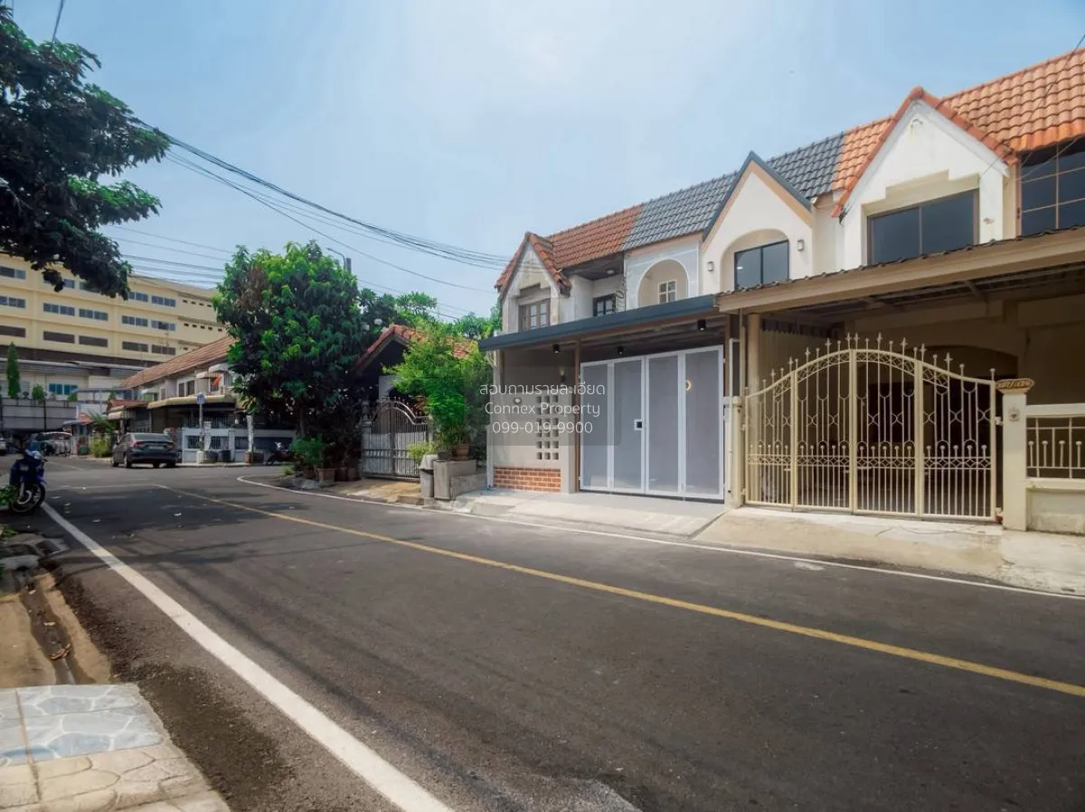 ขายทาวน์เฮ้าส์/ทาวน์โฮม  บ้านบัวทอง 2 รีโนเวทใหม่ บางรักพัฒนา บาง 2