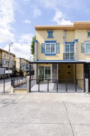 For Sale Townhouse/Townhome  , Golden Town Onnut-Pattanakarn , nice view , corner unit , newly renovated , ARL-Ban Thap Chang , Prawet , Prawet , Bangkok , CX-154549