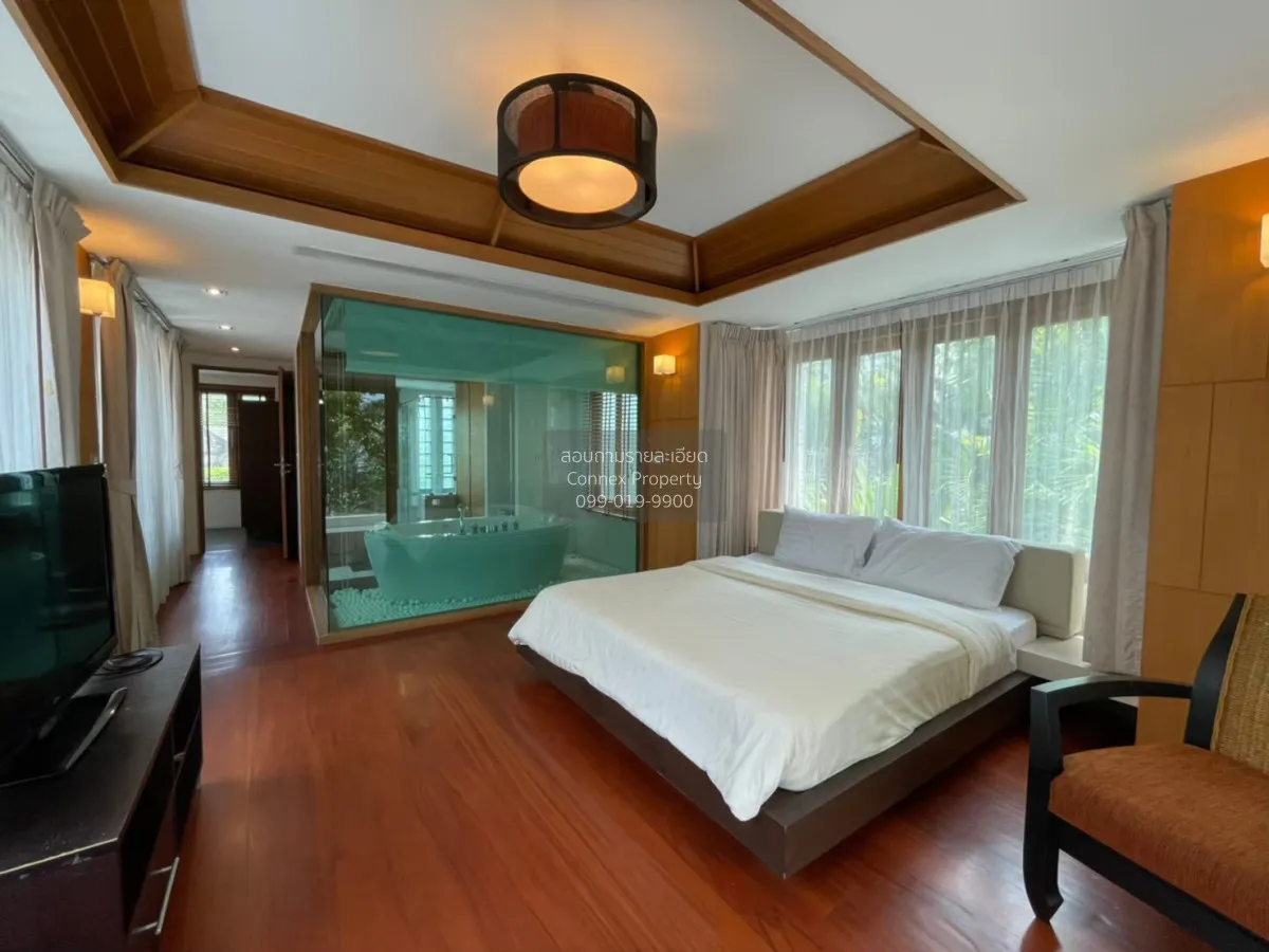 For Sale Private villa on North Pattaya beach with private pool. 