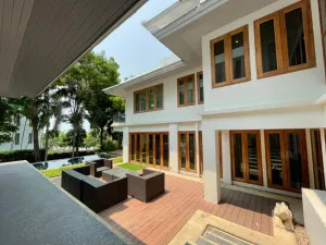 For Sale Private villa on North Pattaya beach with private pool. , nice view , Mueang Phata , Bang Lamung , Chon Buri , CX-155064