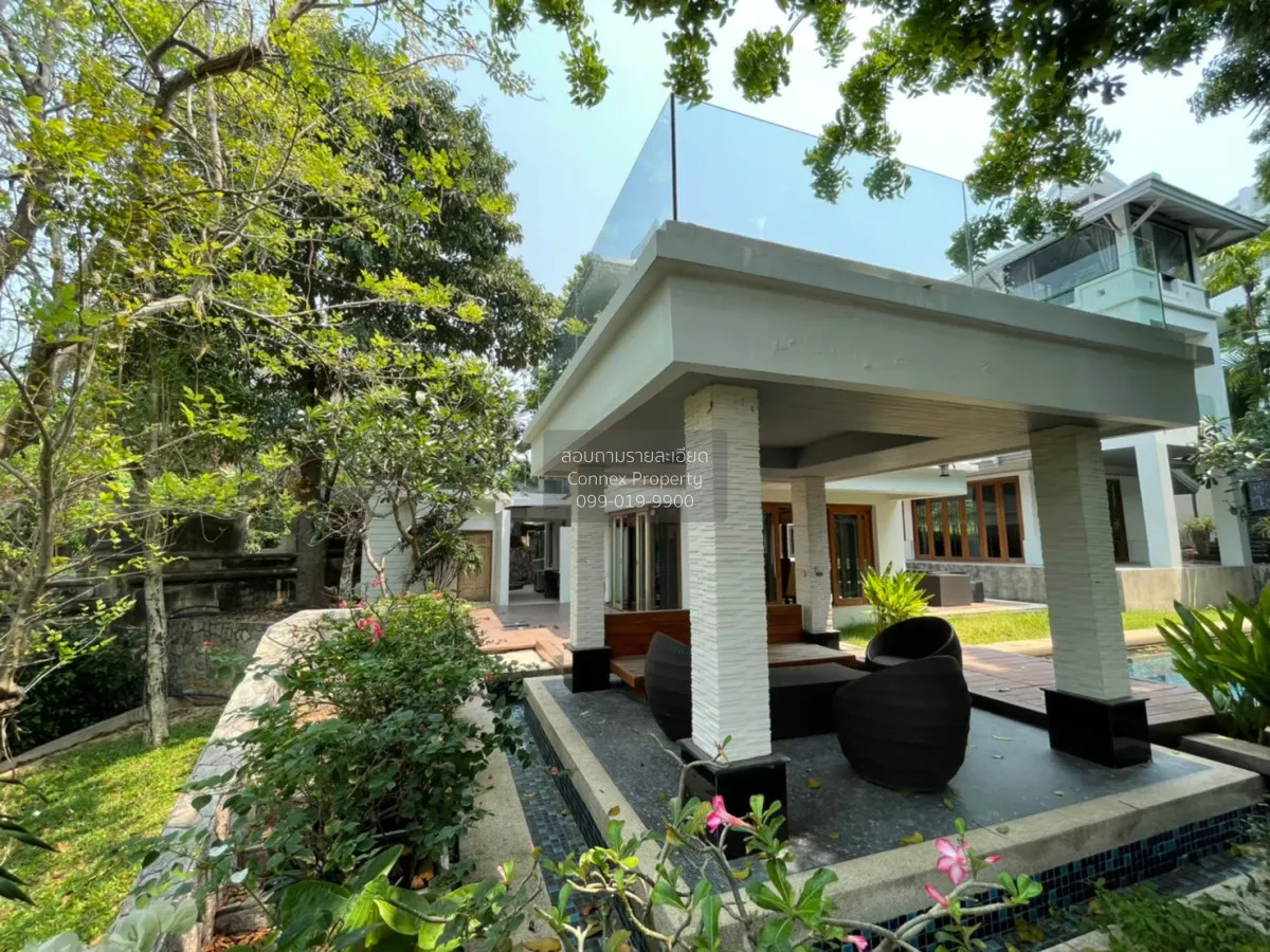 For Rent Private villa on North Pattaya beach with private pool. 