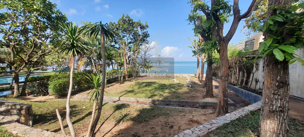 For Rent Private villa on North Pattaya beach with private pool. 