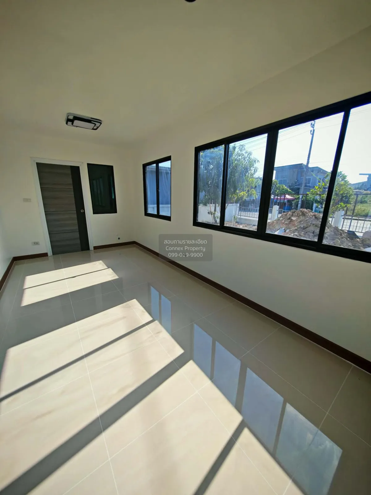 For Sale House , Flora Ville Park City Suwinthawong , corner unit