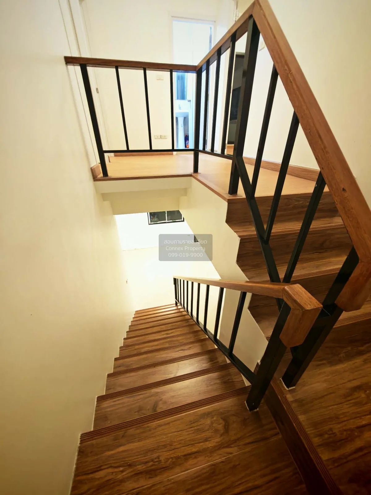 For Sale House , Flora Ville Park City Suwinthawong , corner unit