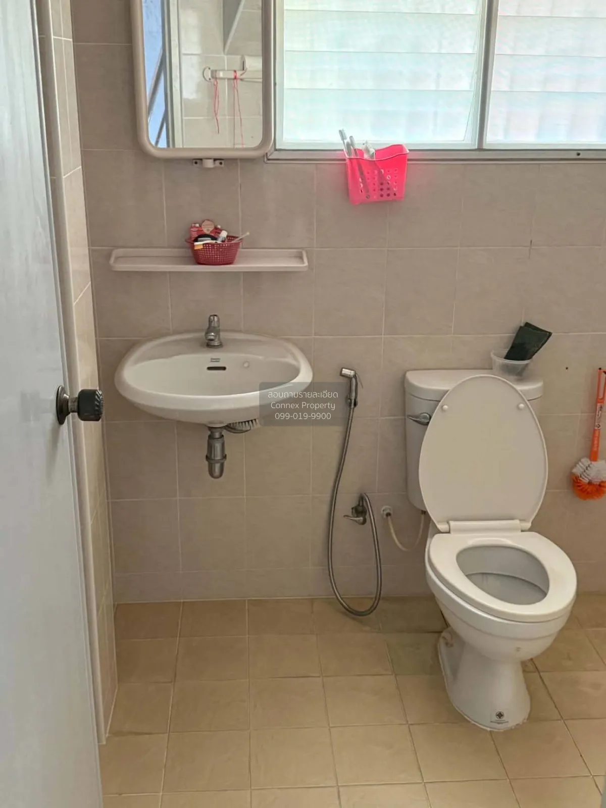 Townhouse/townhome for sale, Thap Somboon Sukcharoen 2, Phra Samu