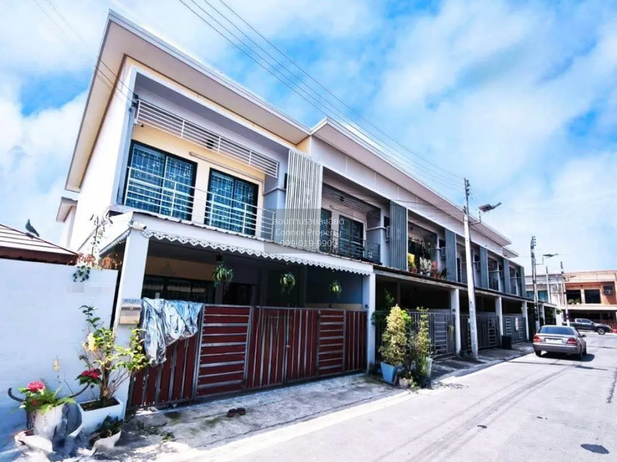 For Sale House , Ratchatanee 11 , corner unit , wide frontage , B 2