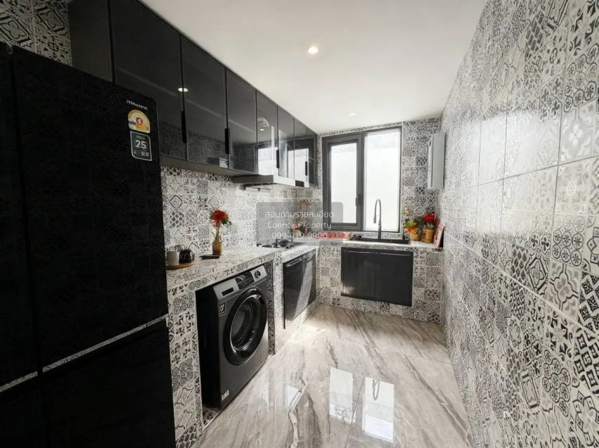 For Sale Single - storey house, 308 square meters, Na Kluea, Chon