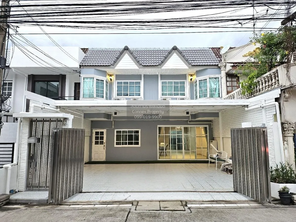 For Sale Two adjoining townhouses, Ladprao Wanghin 82. , Lat Phra 1