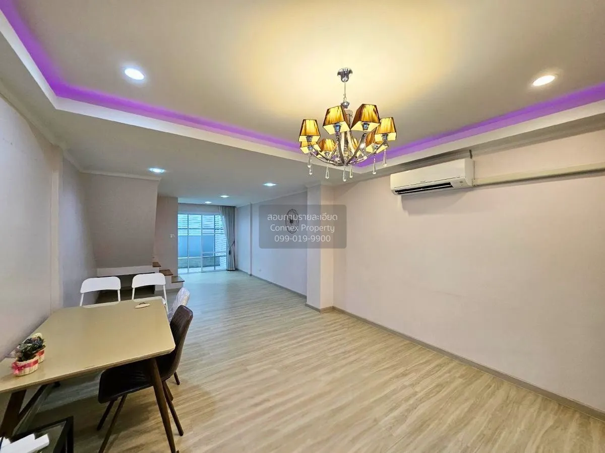 For Sale Two adjoining townhouses, Ladprao Wanghin 82. , Lat Phra 2