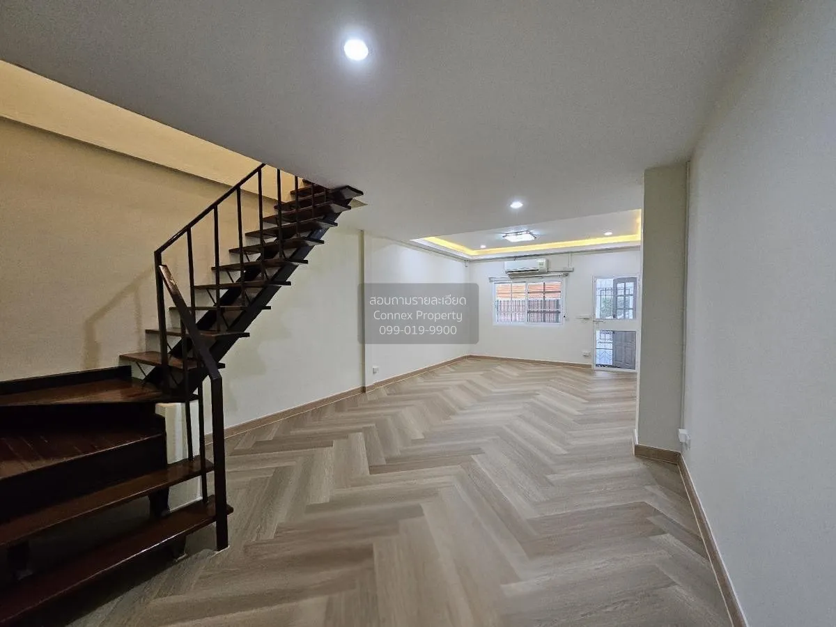 For Sale Two adjoining townhouses, Ladprao Wanghin 82. , Lat Phra 4