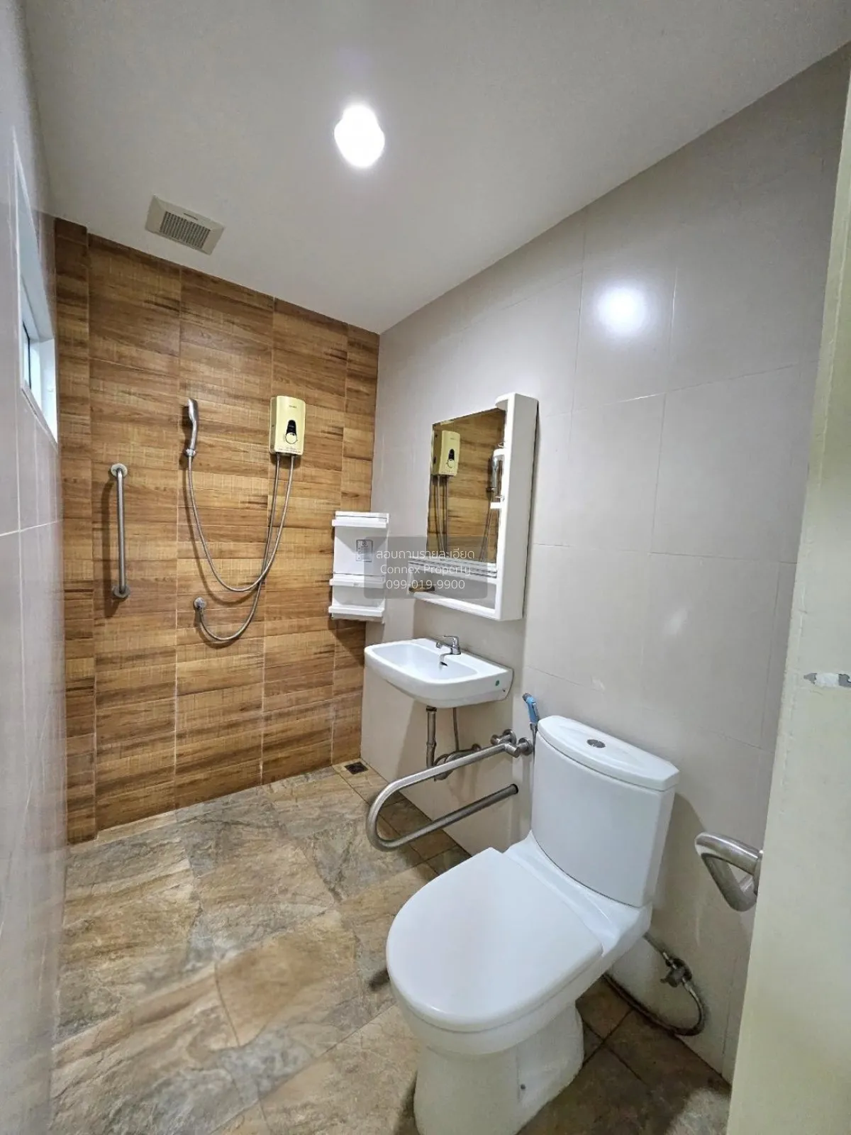For Sale Two adjoining townhouses, Ladprao Wanghin 82. , Lat Phra