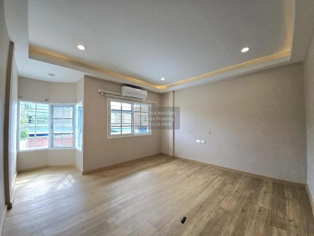 For Sale Two adjoining townhouses, Ladprao Wanghin 82. , Lat Phra
