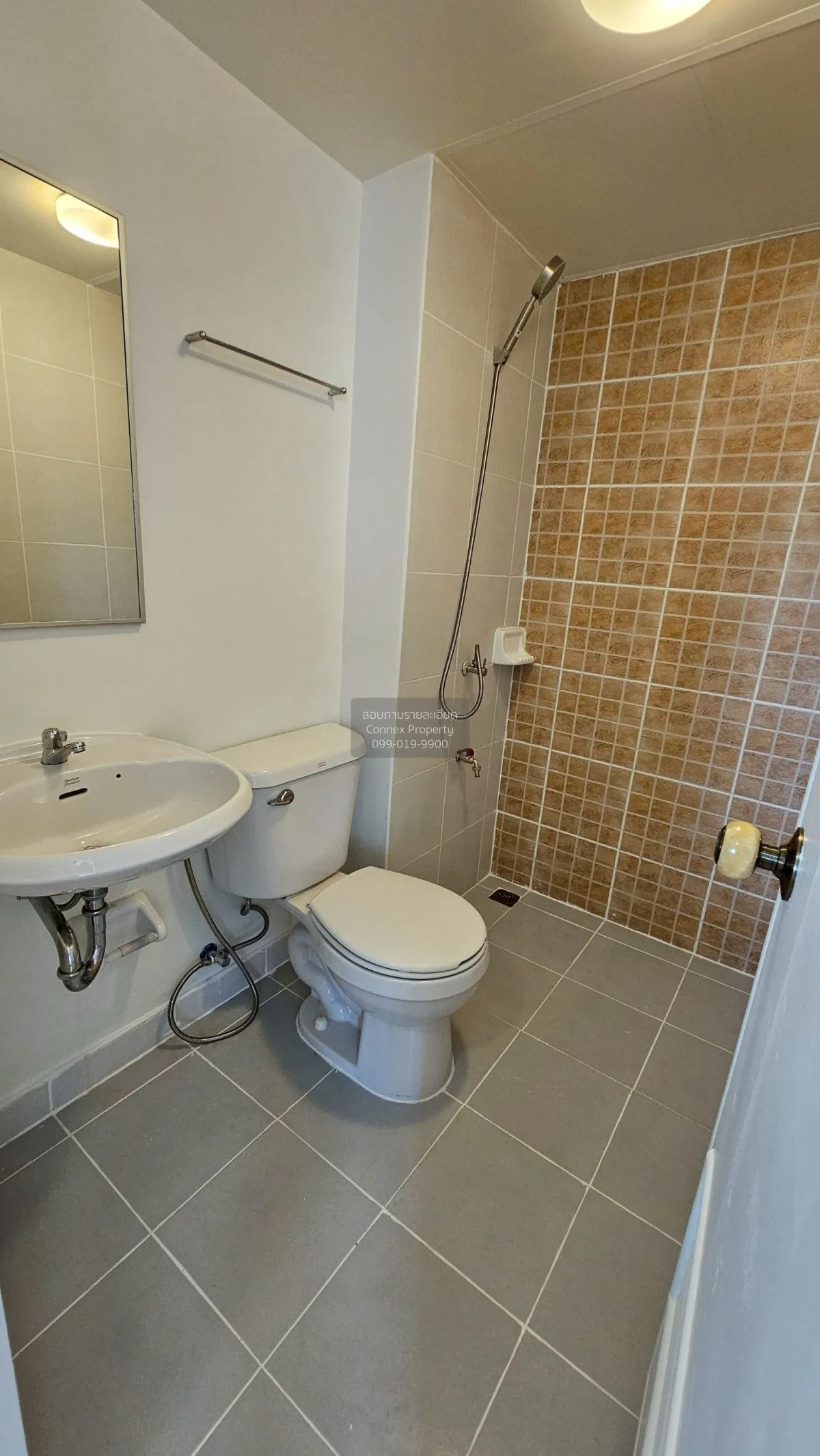 For Sale Condo , Lumpini CondoTown Romklao - Suvarnabhumi , Khlon
