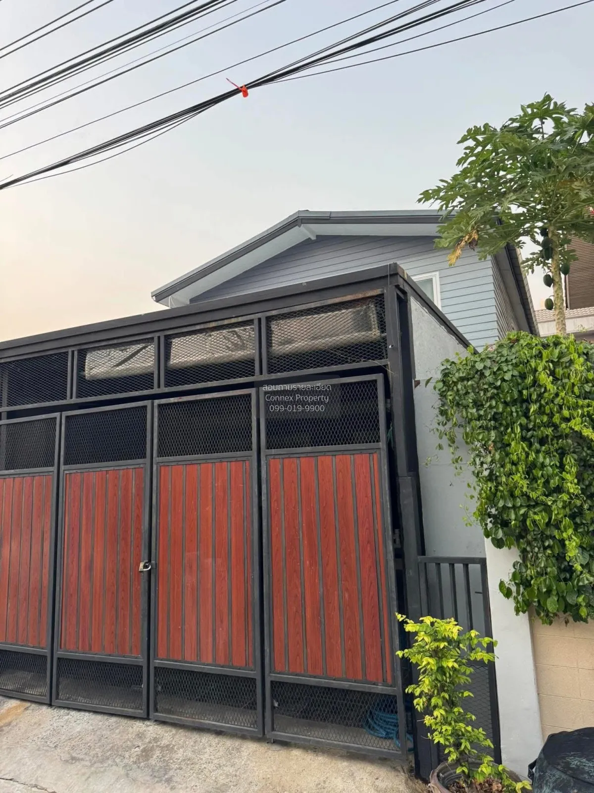 For Rent Townhouse/Townhome  , Mueang Non Niwe , wide frontage ,  2
