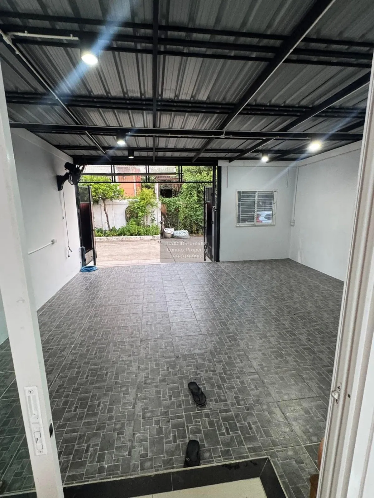 For Rent Townhouse/Townhome  , Mueang Non Niwe , wide frontage ,  4
