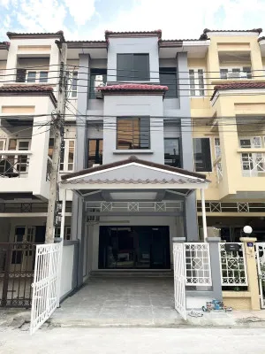 เช่าทาวโฮมสามชั้น เลียบทางด่วนรามอินทรา ท่าแร้ง เขต บางเขน กรุงเทพ CX-156550