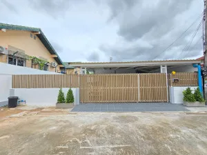 For Sale Townhouse/Townhome  , Pattaya Rungrueng , Nong Prue , Bang Lamung , Chon Buri , CX-156644