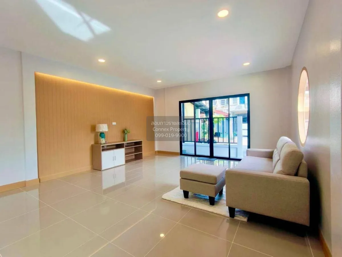 For Sale Townhouse/Townhome  , Chr. Rungruang 6 , corner unit , n