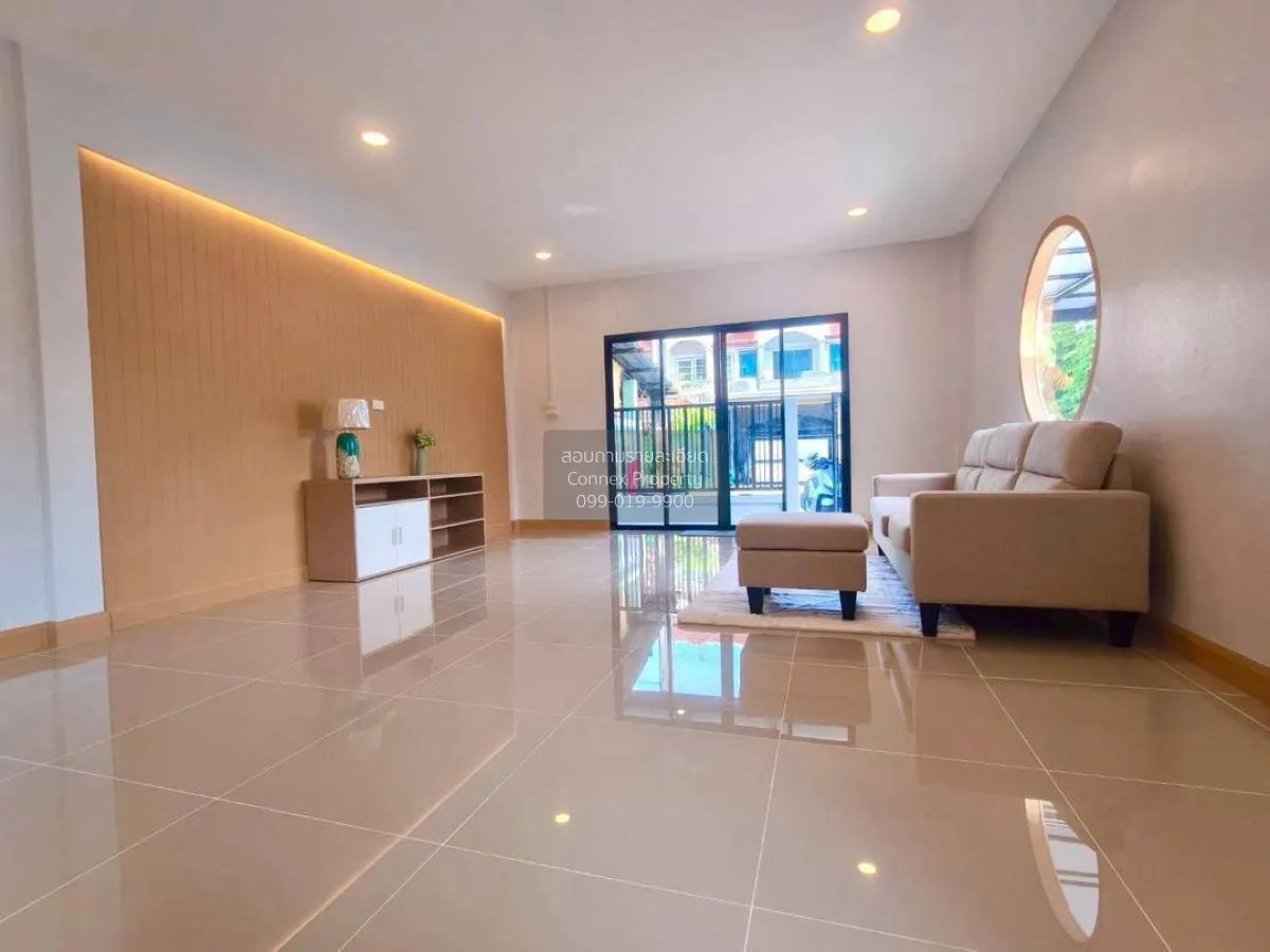 For Sale Townhouse/Townhome  , Chr. Rungruang 6 , corner unit , n