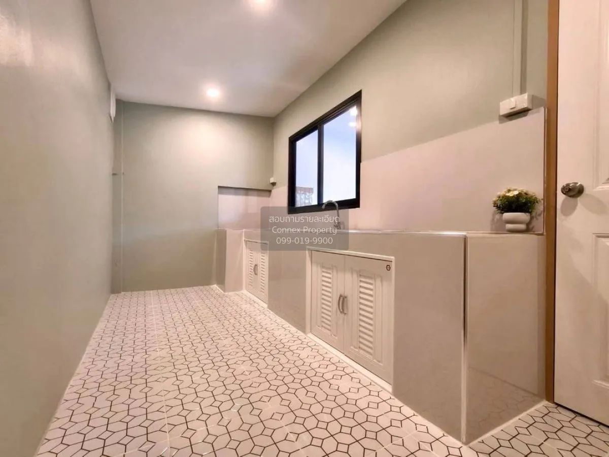 For Sale Townhouse/Townhome  , Chr. Rungruang 6 , corner unit , n