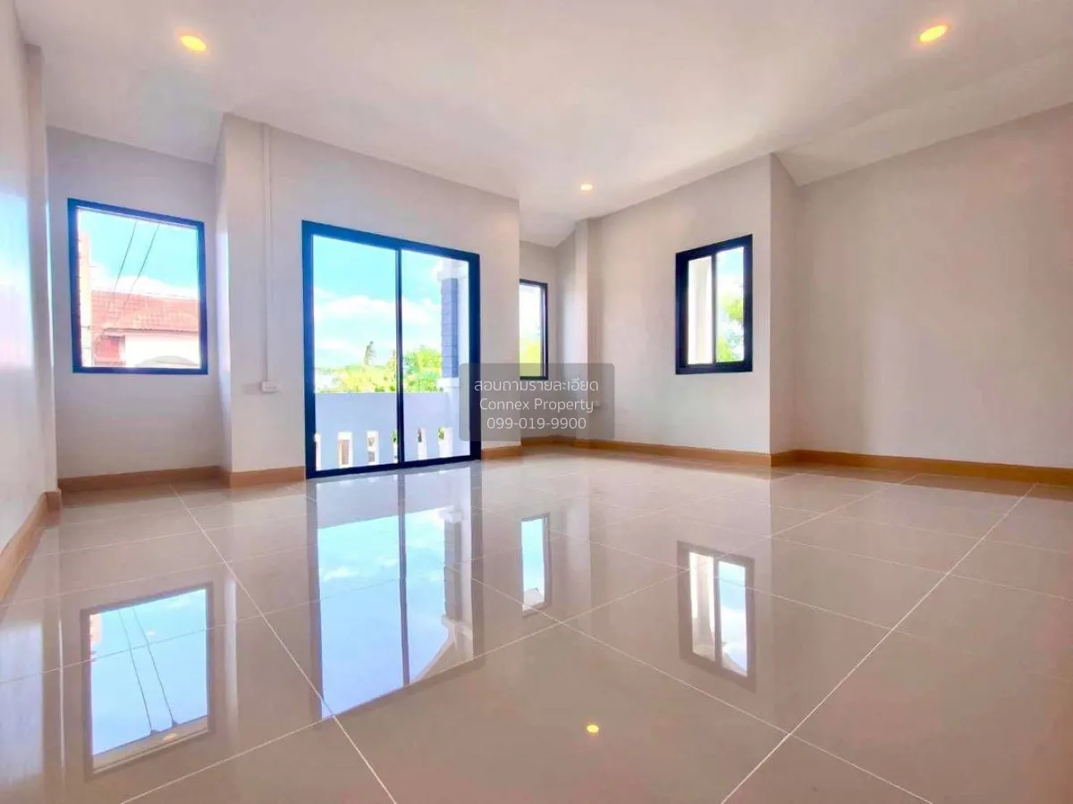 For Sale Townhouse/Townhome  , Chr. Rungruang 6 , corner unit , n
