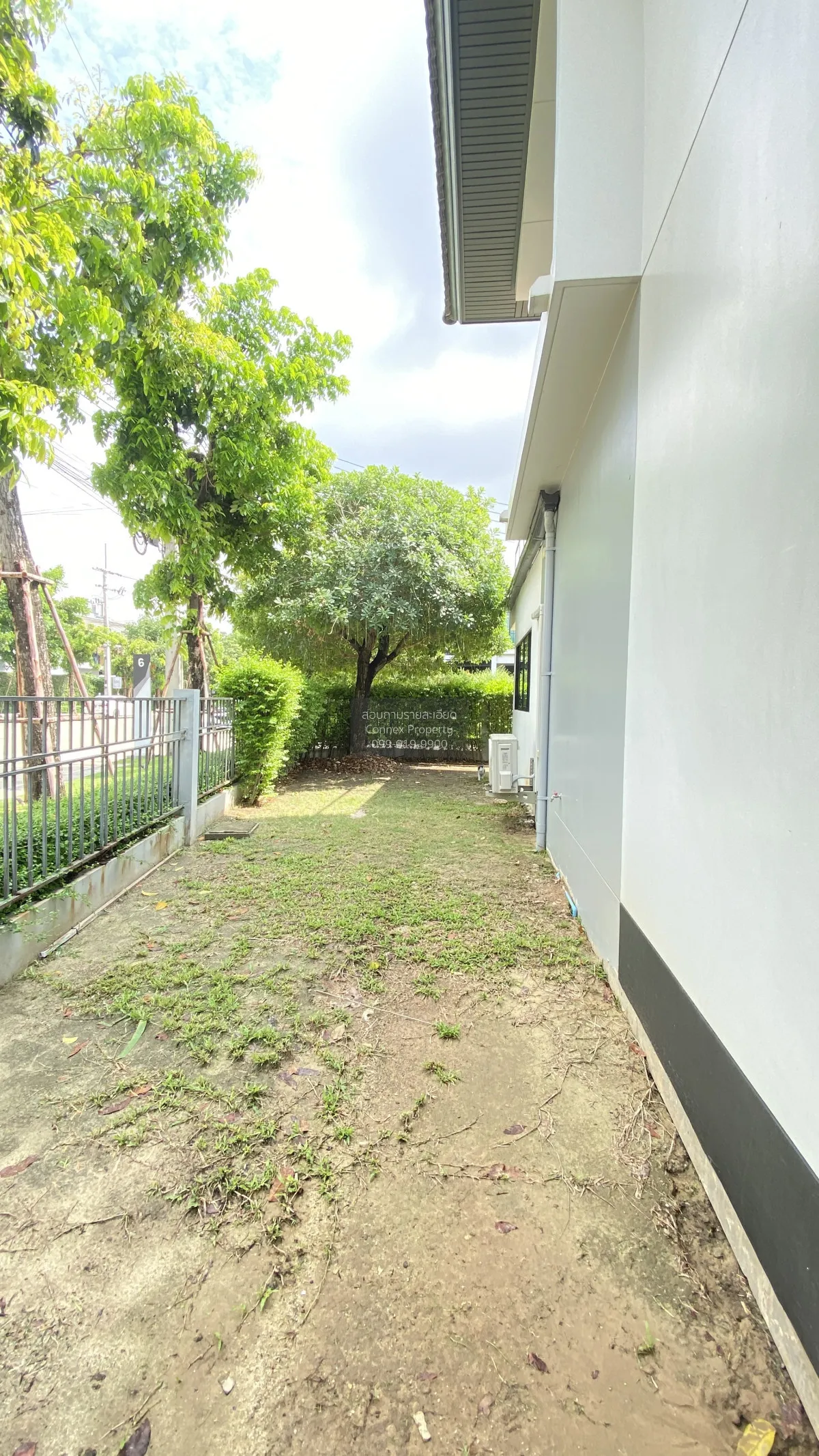 For Sale House , Setthasiri Wongwaen-Lamlukka , wide frontage , B