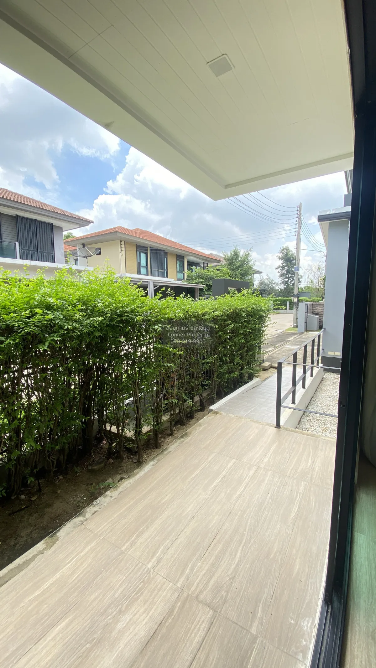 For Sale House , Setthasiri Wongwaen-Lamlukka , wide frontage , B