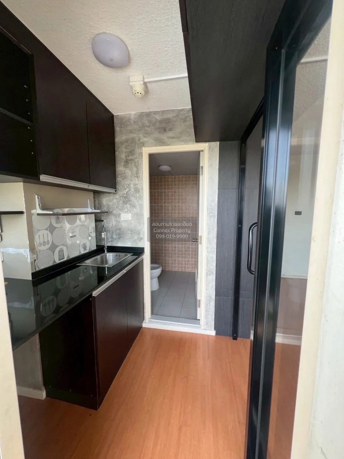 For Sale Condo , Lumpini CondoTown Romklao - Suvarnabhumi , corne 2