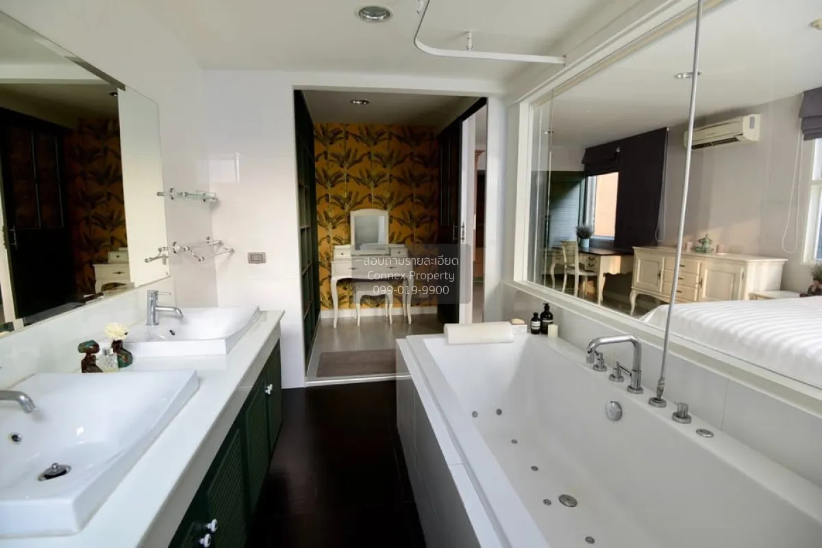 For Rent Condo , D 65 , corner unit , BTS-Phra Khanong , Phra Kha 2