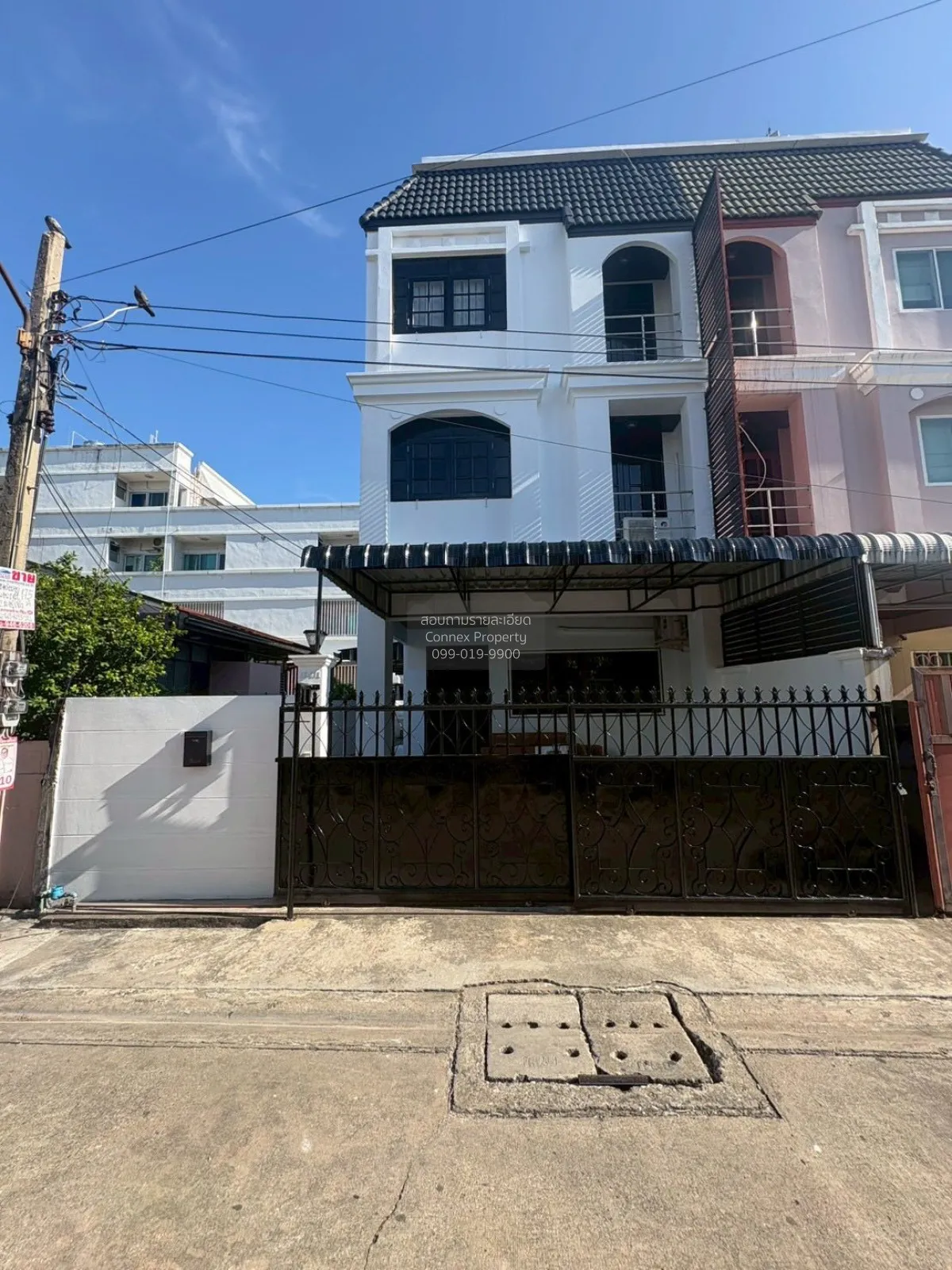 For Rent 3-story townhouse in Ratchada Niwet, Intersection 4 , Sa 1
