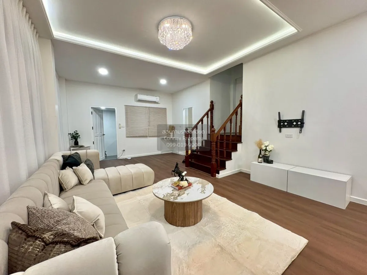 For Rent 3-story townhouse in Ratchada Niwet, Intersection 4 , Sa 2