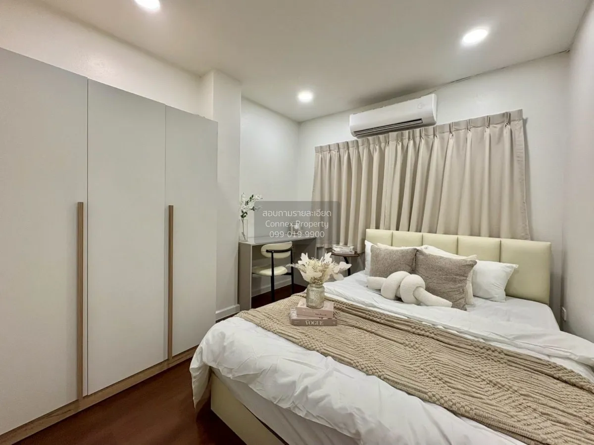 For Rent 3-story townhouse in Ratchada Niwet, Intersection 4 , Sa 4