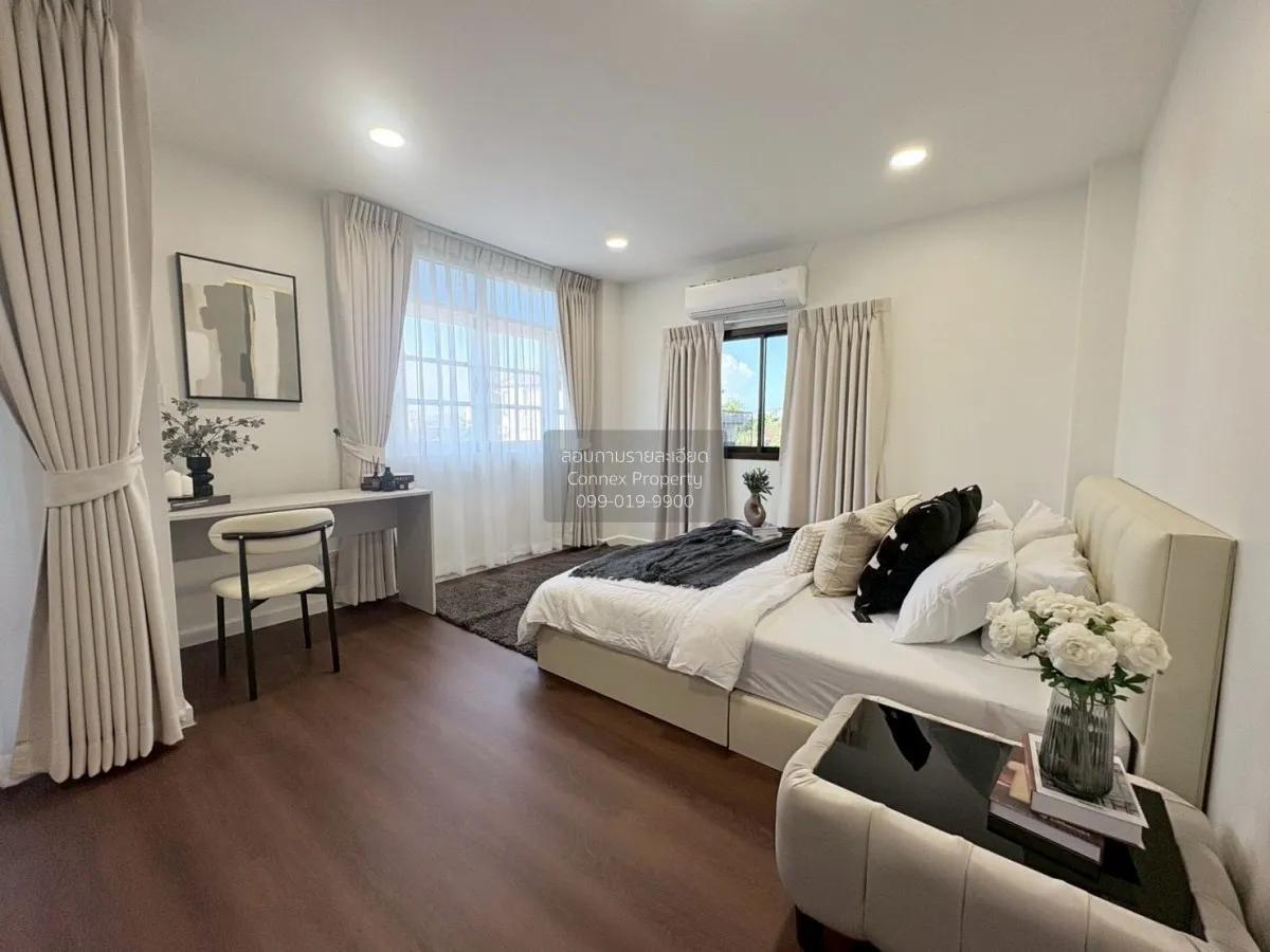 For Rent 3-story townhouse in Ratchada Niwet, Intersection 4 , Sa