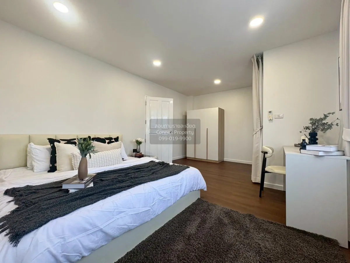 For Rent 3-story townhouse in Ratchada Niwet, Intersection 4 , Sa