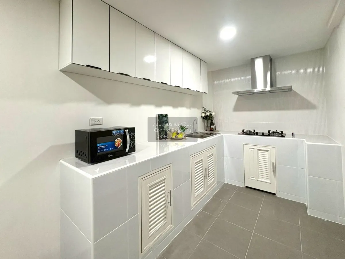 For Rent 3-story townhouse in Ratchada Niwet, Intersection 4 , Sa