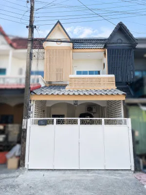 ขายทาวน์เฮ้าส์/ทาวน์โฮม  บ้าน เรือนแก้ว รีโนเวทใหม่ จรเข้บัว เขต ลาดพร้าว กรุงเทพ CX-158265
