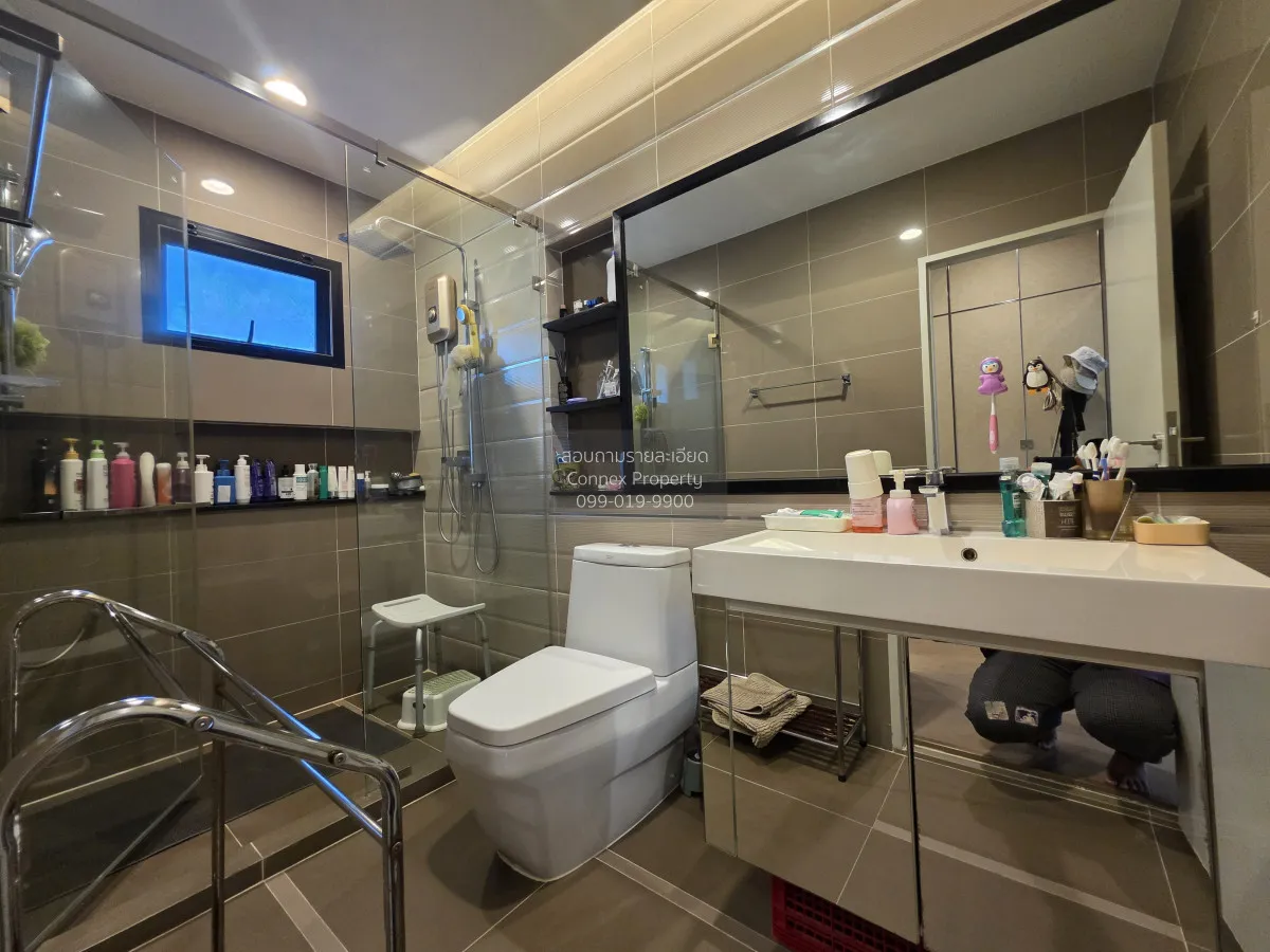 For Sale House , Setthasiri Charan - Pinklao , corner unit , MRT-