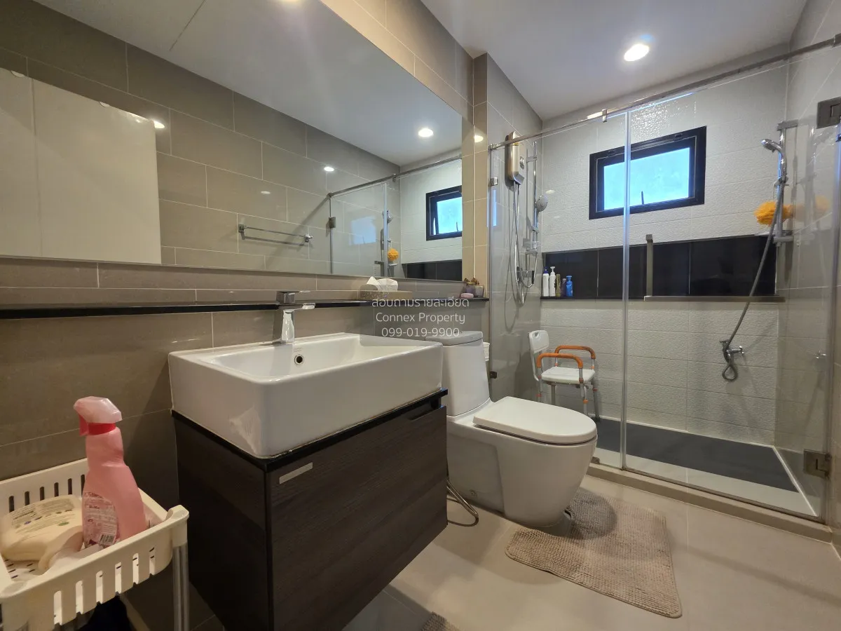For Sale House , Setthasiri Charan - Pinklao , corner unit , MRT-