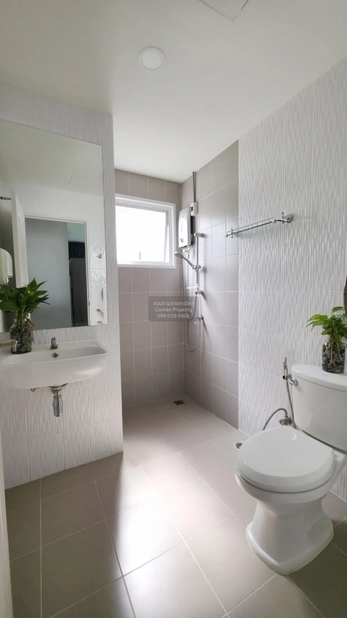 For Sale House , Centro Rama 9 - Motorway , corner unit , Khlong 
